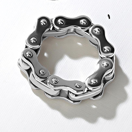 Кулоны-гайки и кольца-бритвы: 9 украшений, которые похожи на запчасти